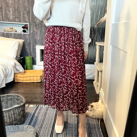 NWOT Red Floral Skirt - Picture 2 of 3